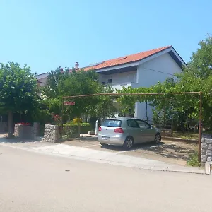 apartments-nevenka-krk.primorje-gorskikotar.com/